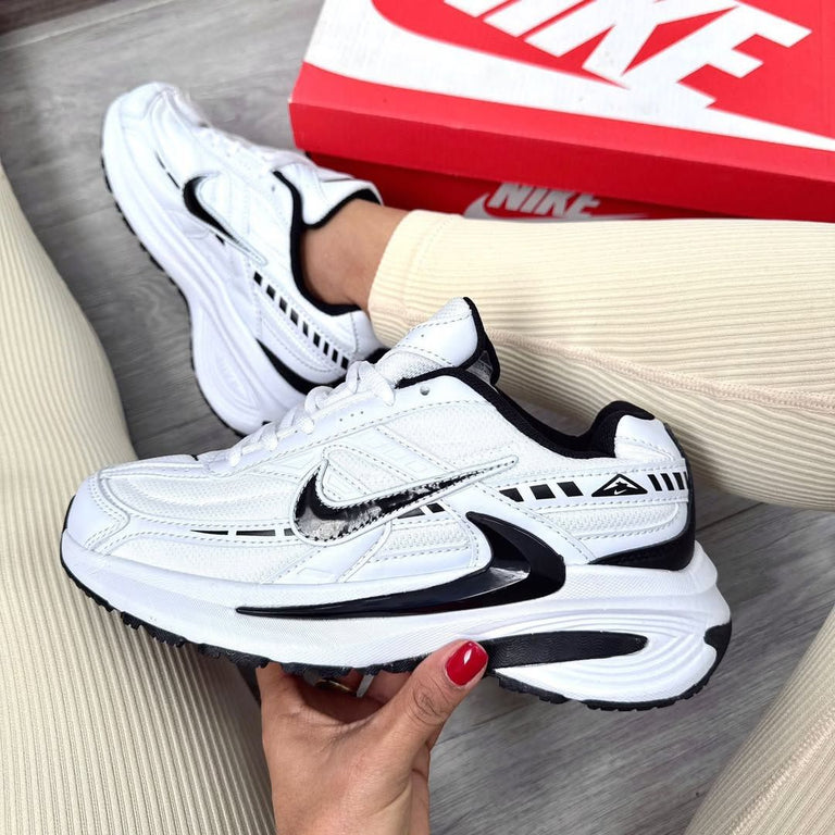 NK® ZoomX "White/Black"