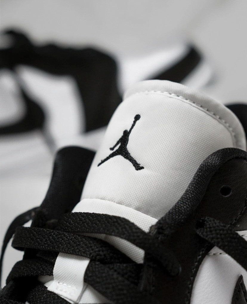 NK® Air Jrdn 1 Low "Black/White"