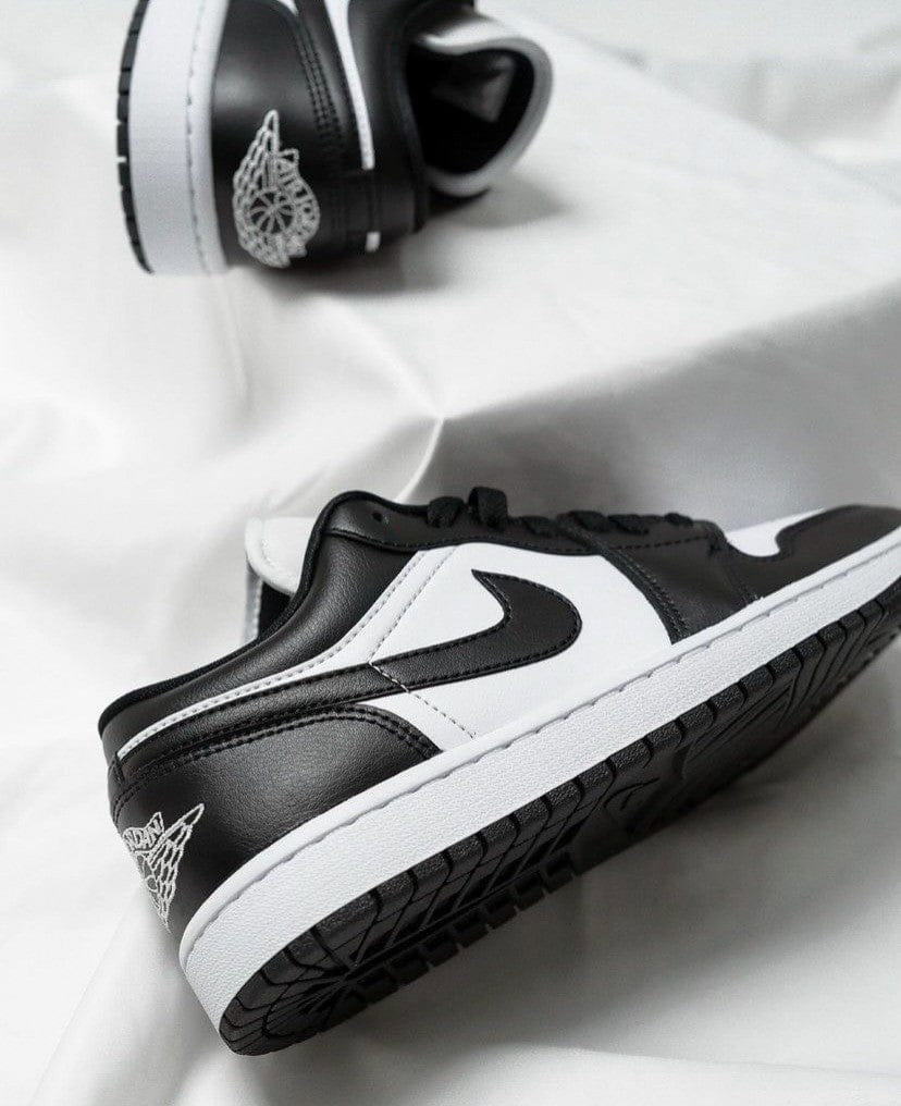 NK® Air Jrdn 1 Low "Black/White"