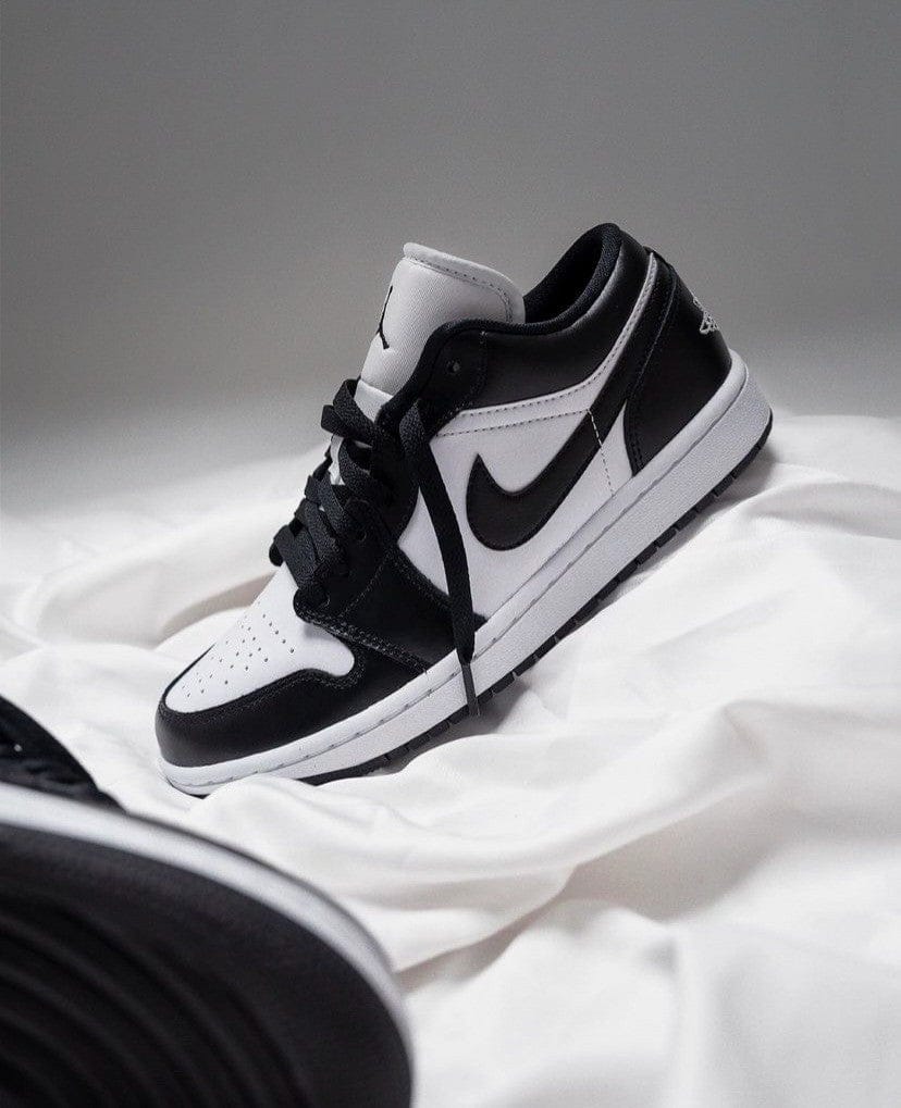 NK® Air Jrdn 1 Low "Black/White"