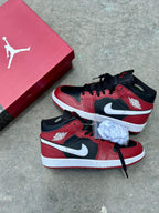 NK® AIR JORDAN 1 Mid Se BLACK + RED