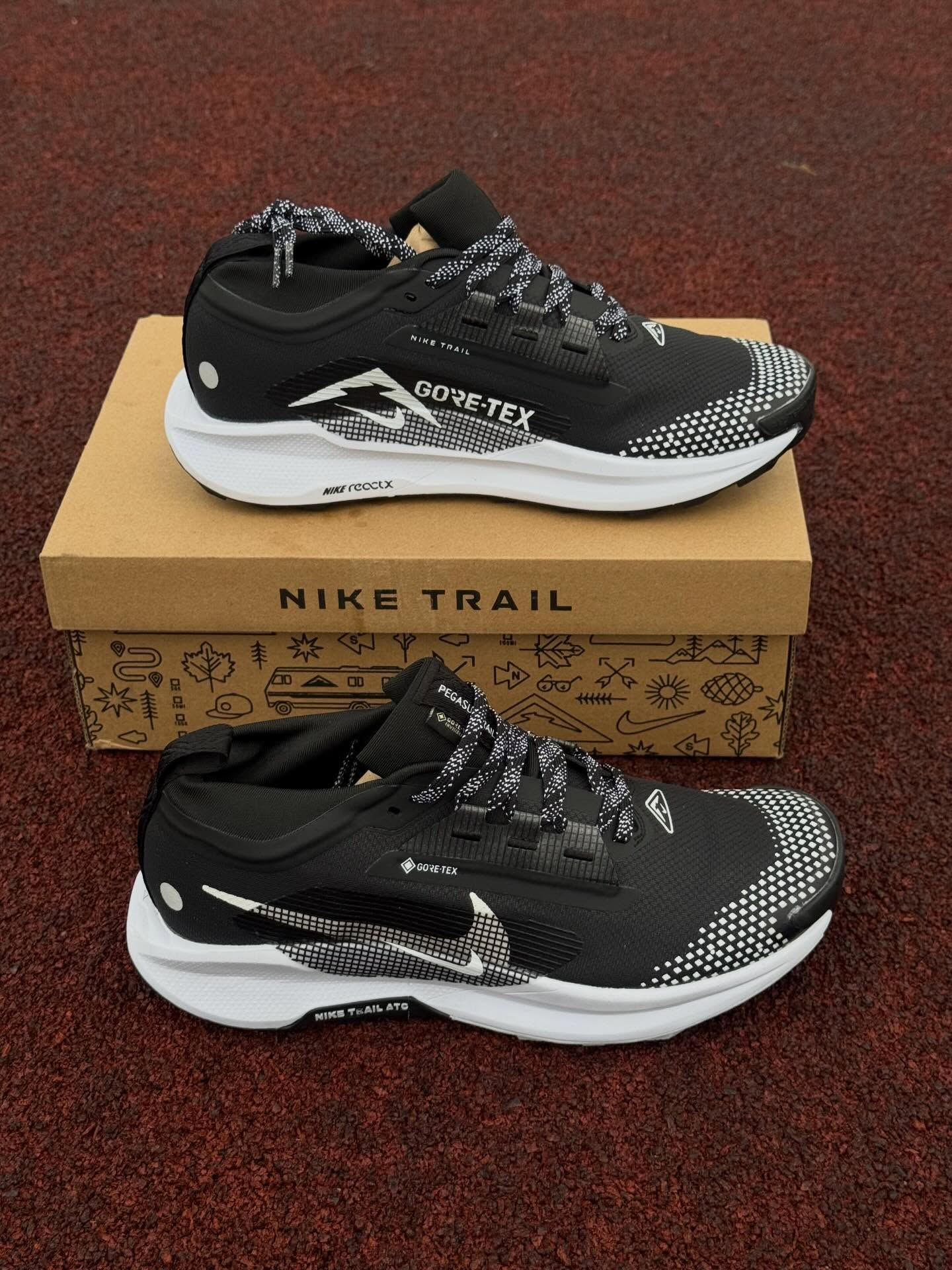 NK® Pegasus Trail 5 GTX "Black / White"