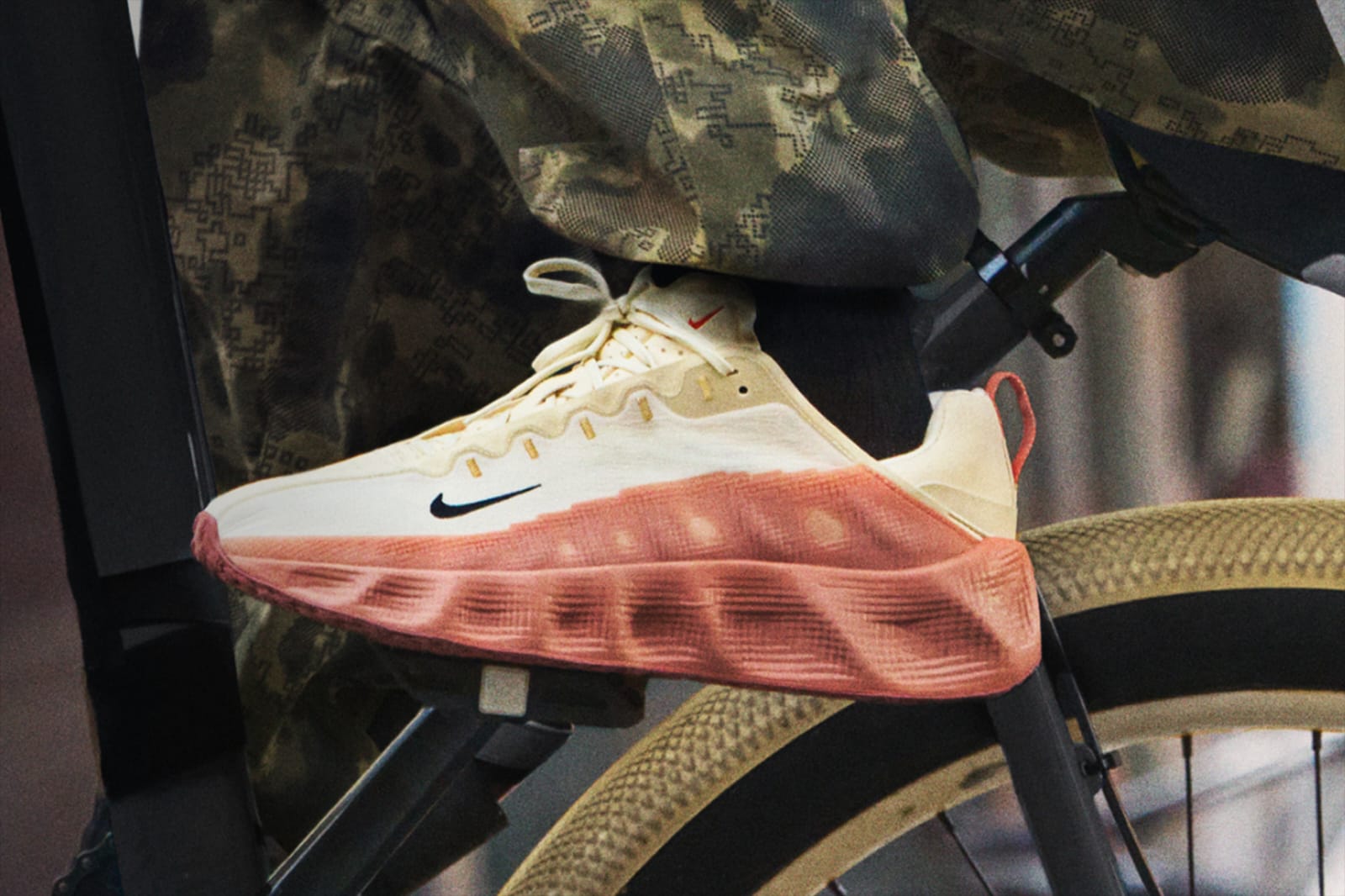 NK® ZoomX Invincible Run 3 "Sail/Rust Pink"