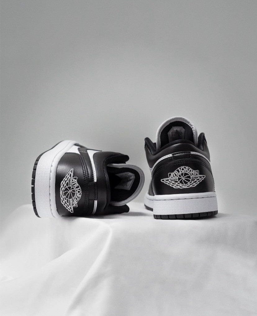 NK® Air Jrdn 1 Low "Black/White"