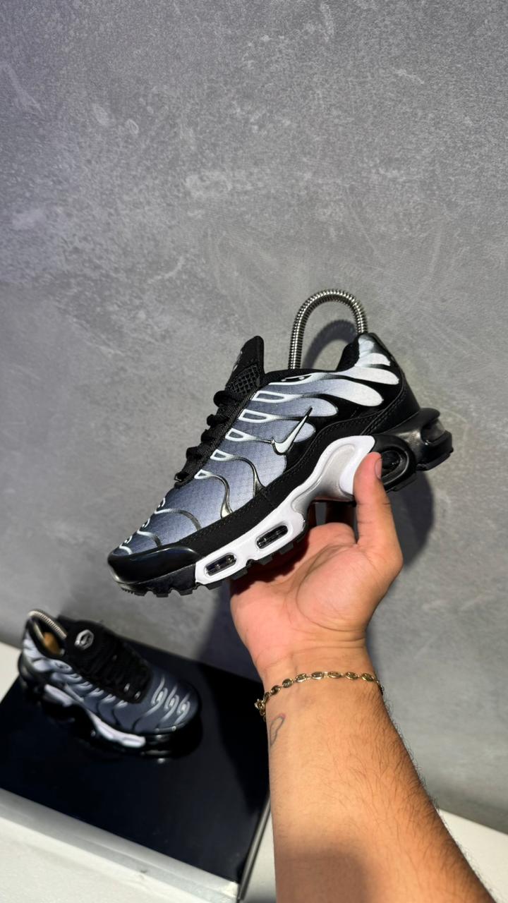 NK® Air Max Plus "Metallic Silver / Black"