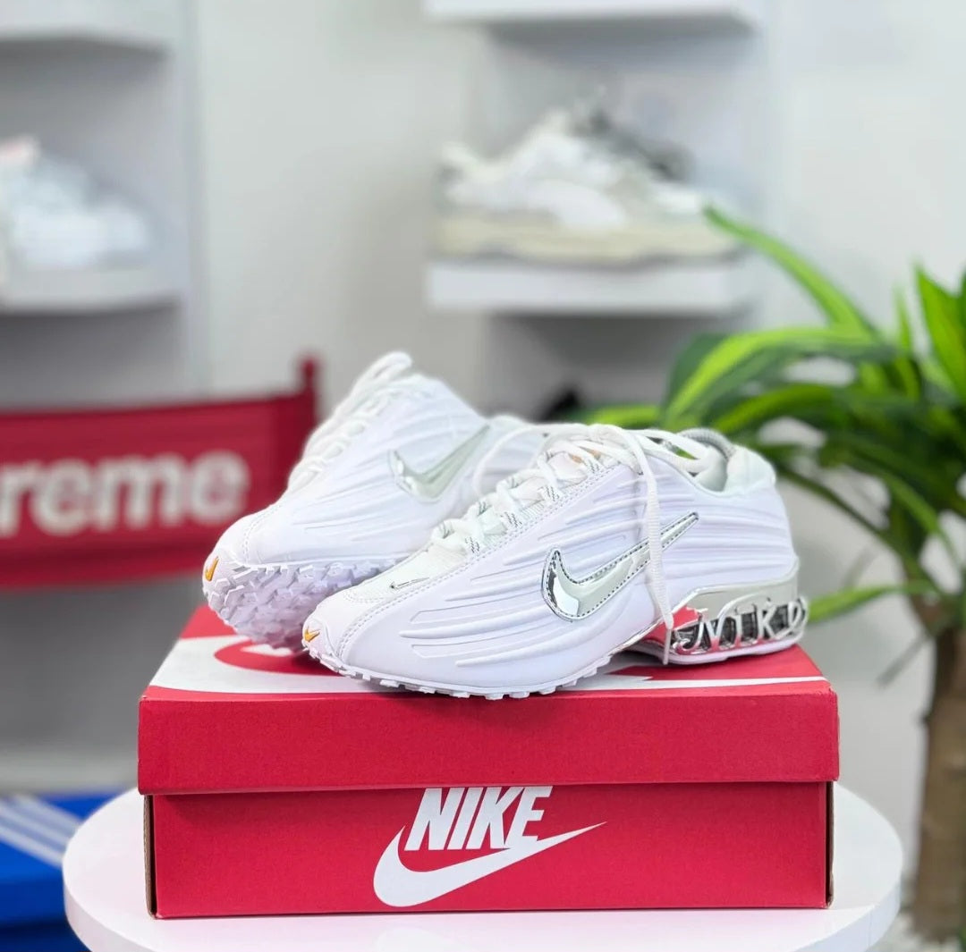 NK® Nocta Ultra "White / Silver"