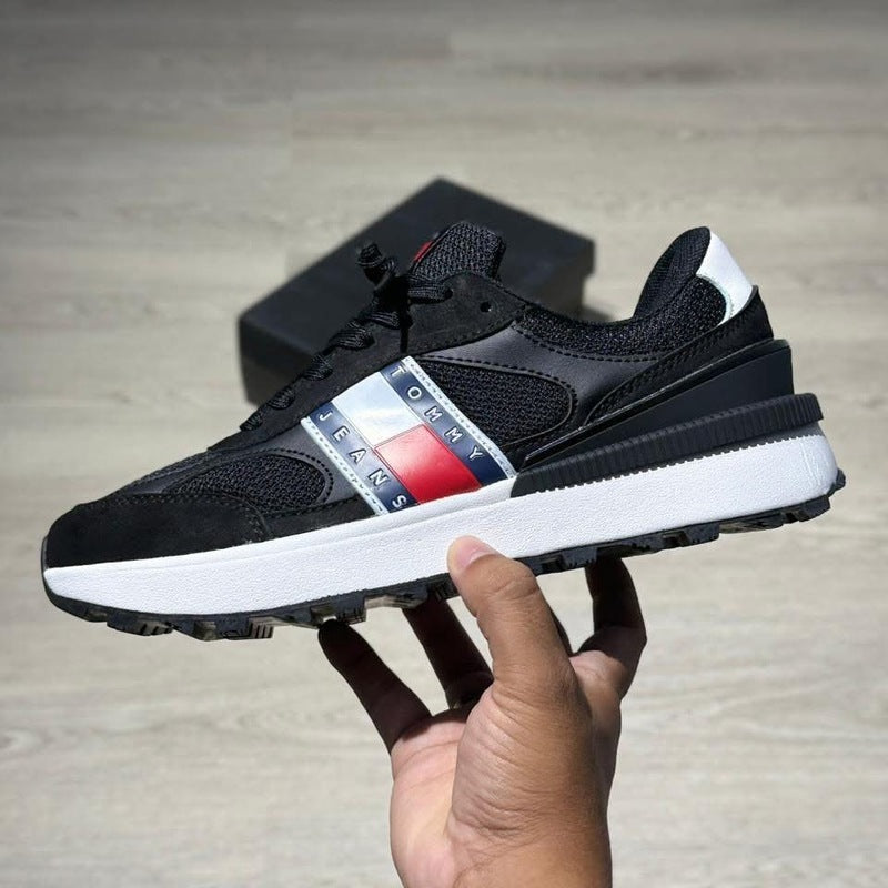 TM® Retro Runner (Black)