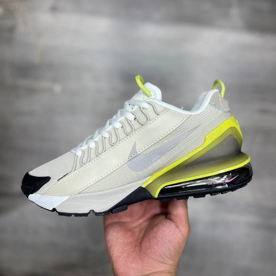 NK® AirMax Pulse Roam