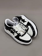 BP® Bape Sta de charol en blanco y negro