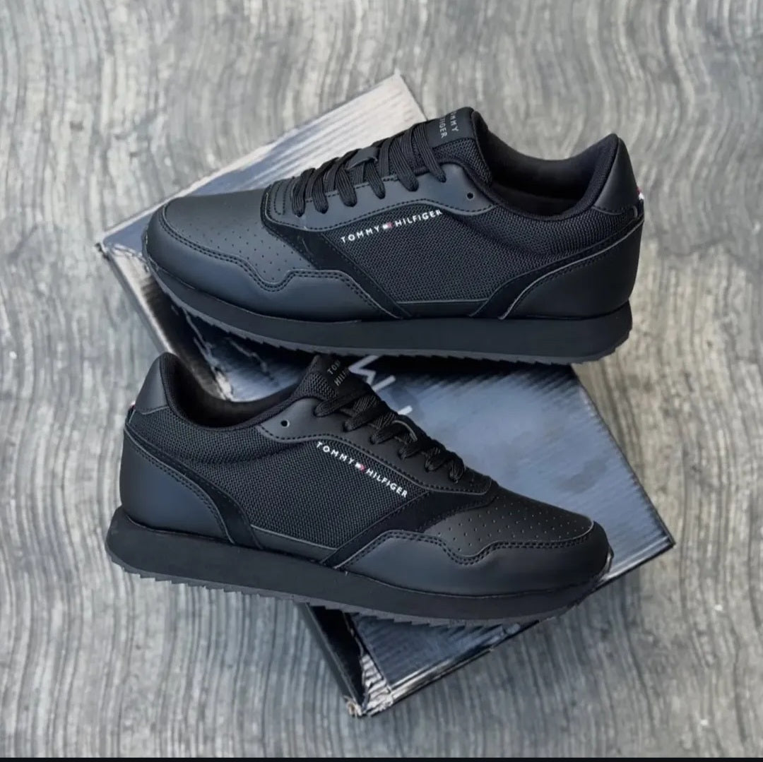 TM® Corporate Mix Runner (Triple Black)