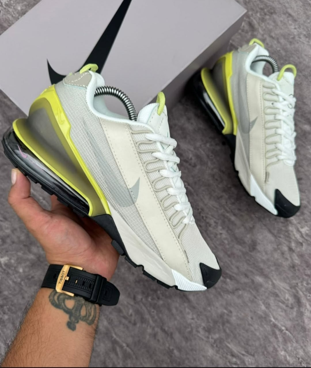 NK® AirMax Pulse Roam