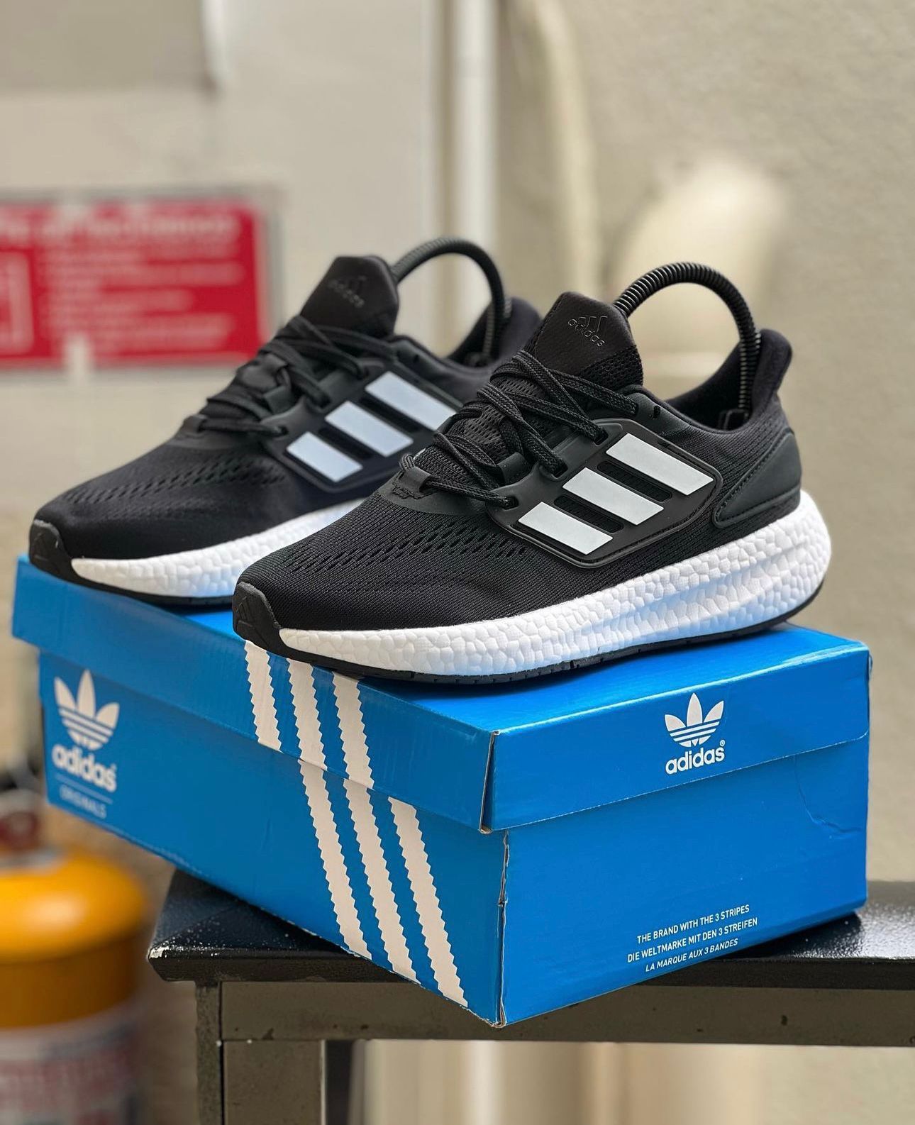 ADS® Pureboost 22 "Core Black / Cloud White"