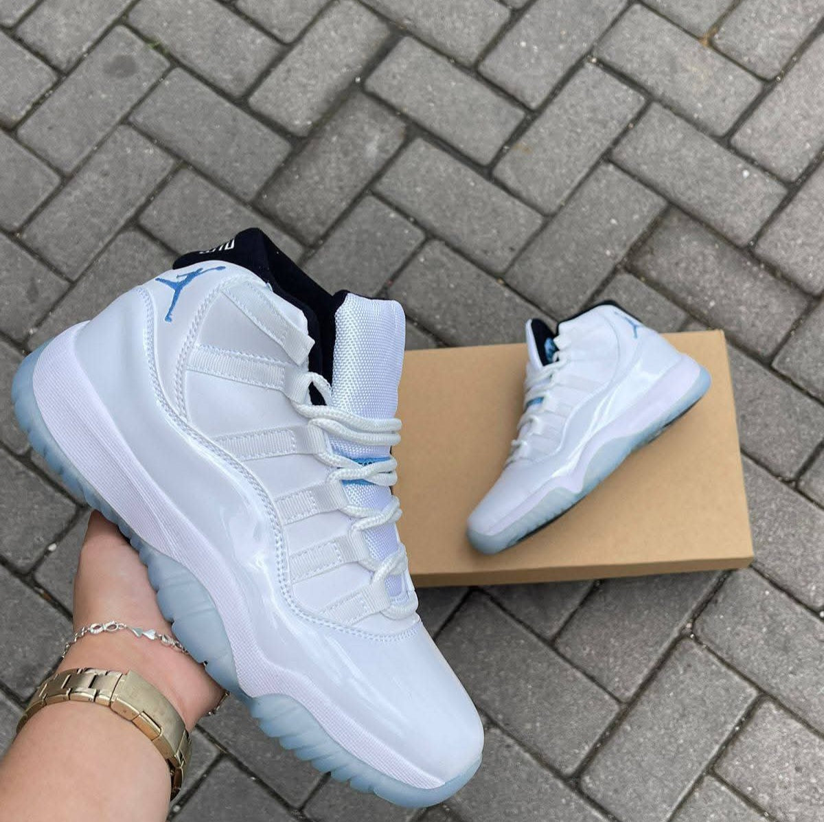 JRDN® 11 Retro "Legend Blue"