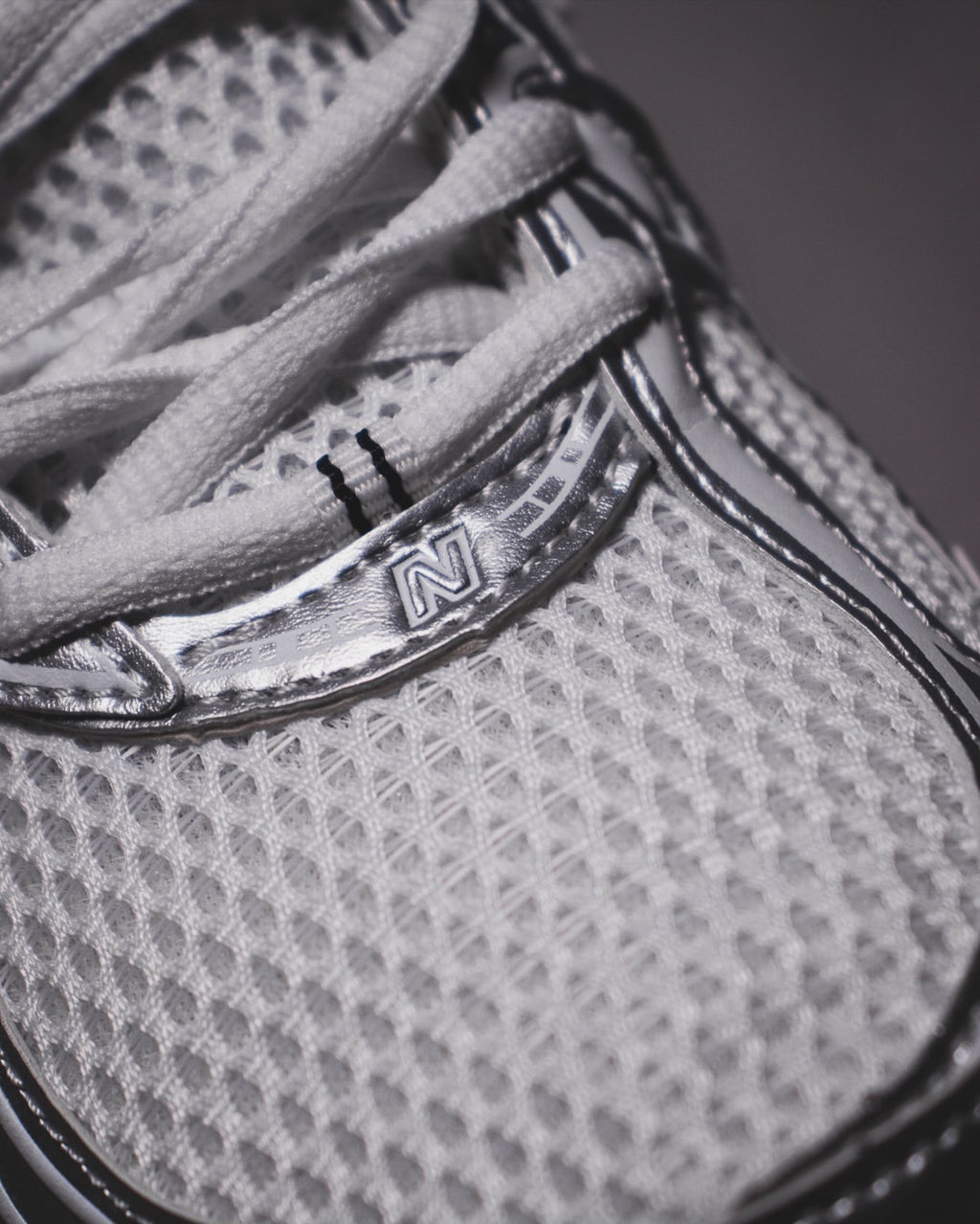 NB® 740 "White Silver/Metallic Black"