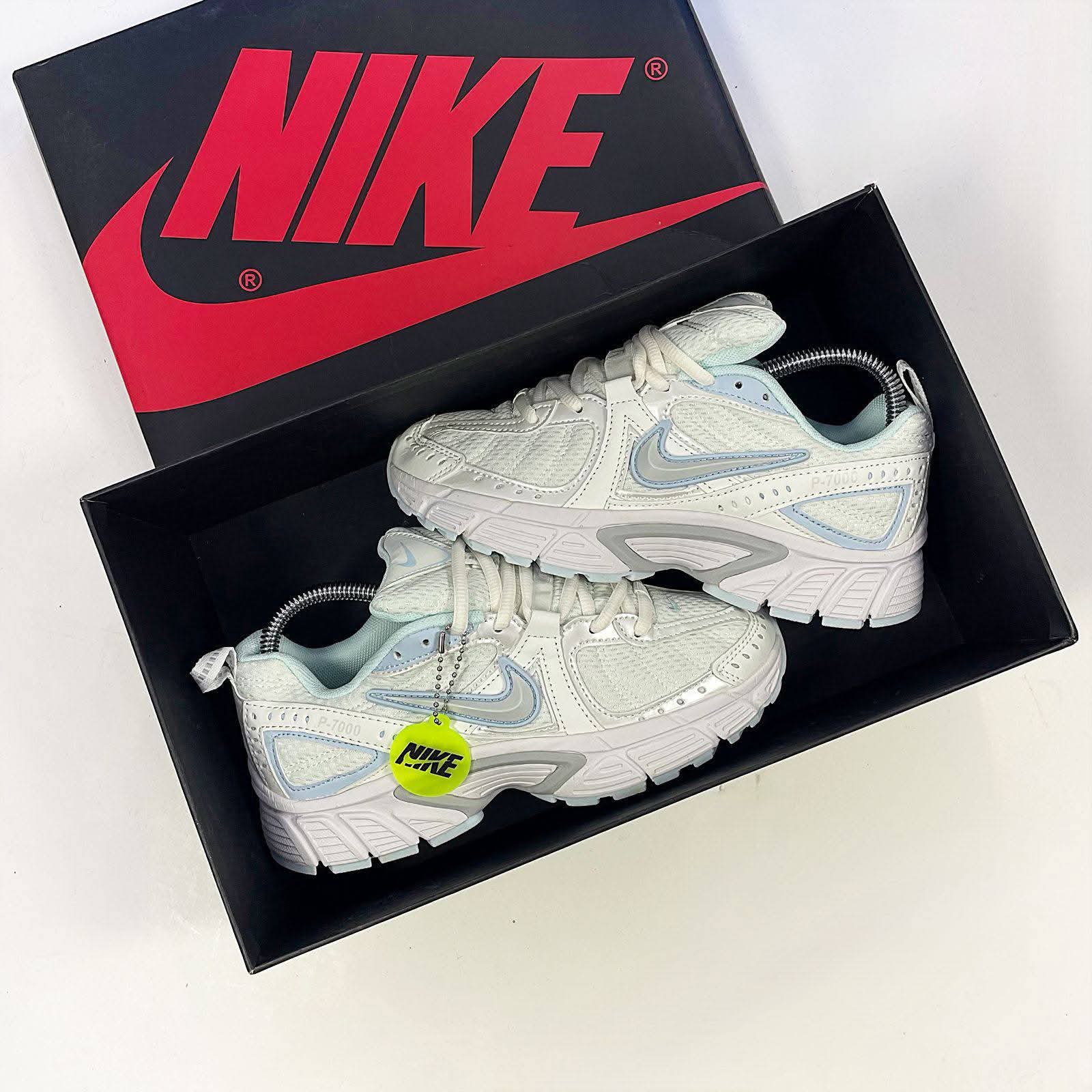 NK® P700 VOMERO WHITE GREY