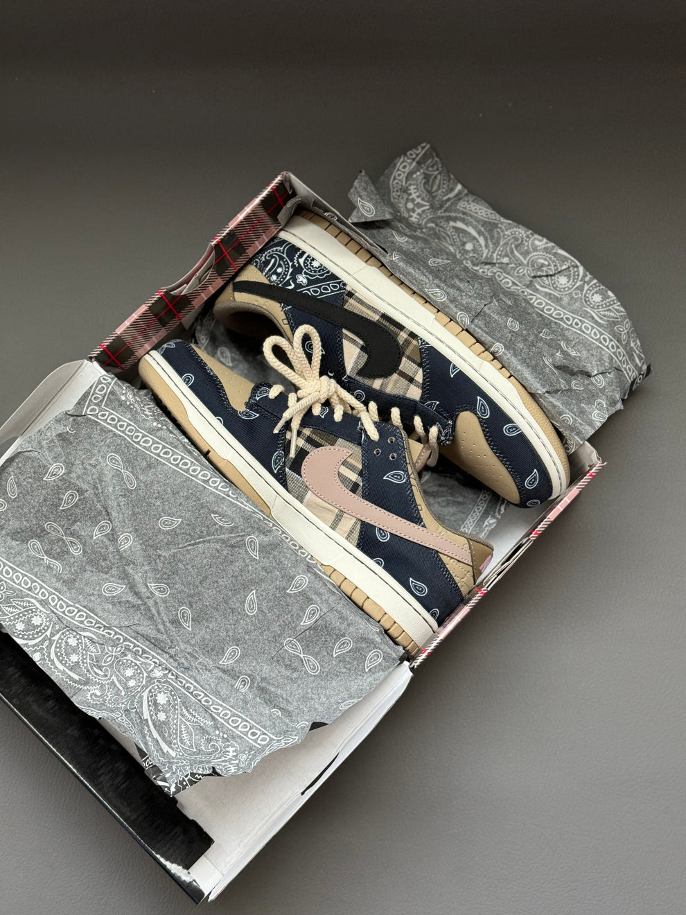 NK® SB Dunk Low "Cactus Jack"