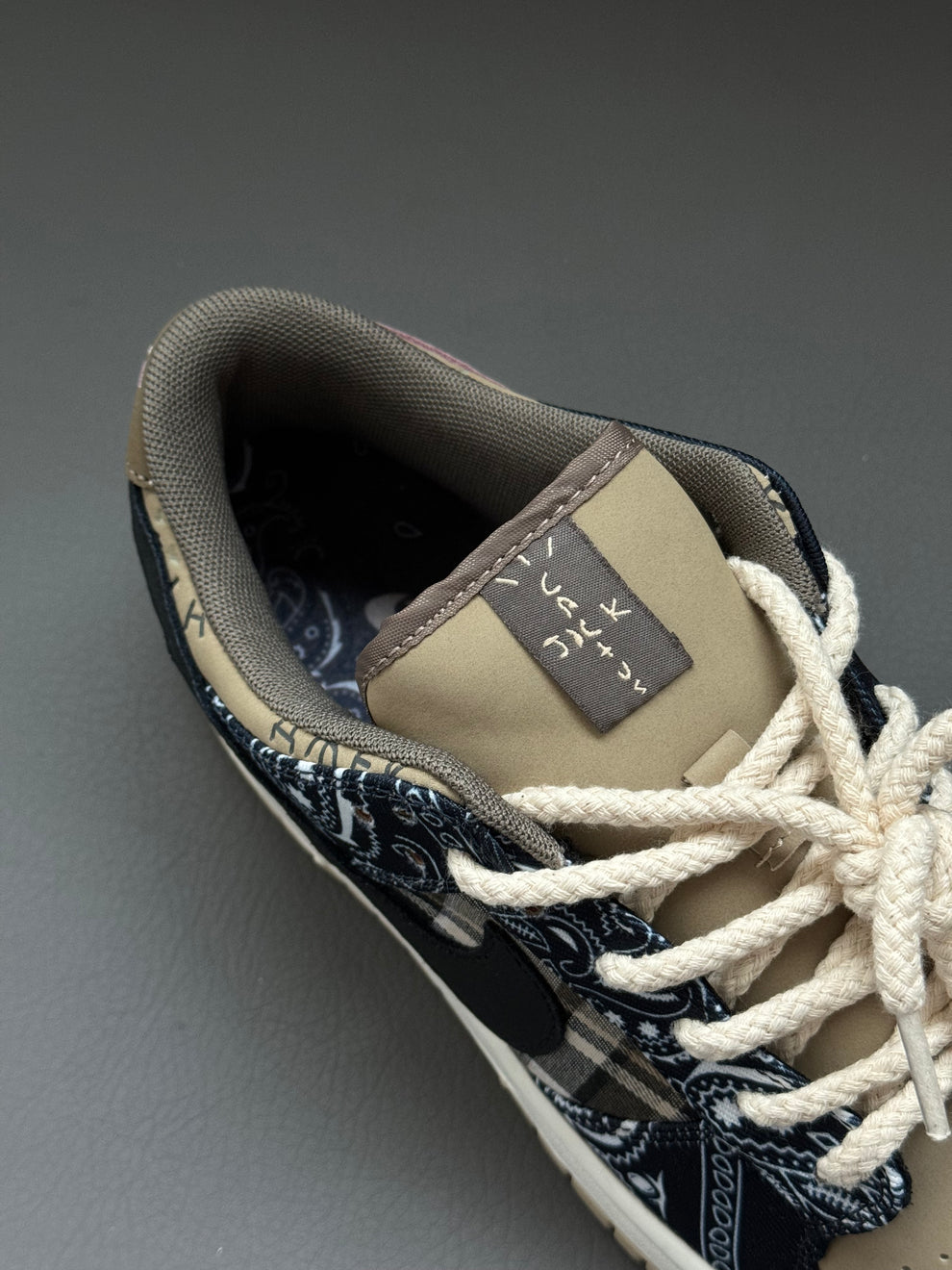 NK® SB Dunk Low "Cactus Jack"