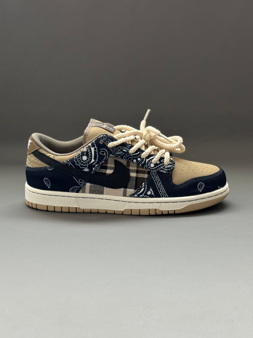 NK® SB Dunk Low "Cactus Jack"