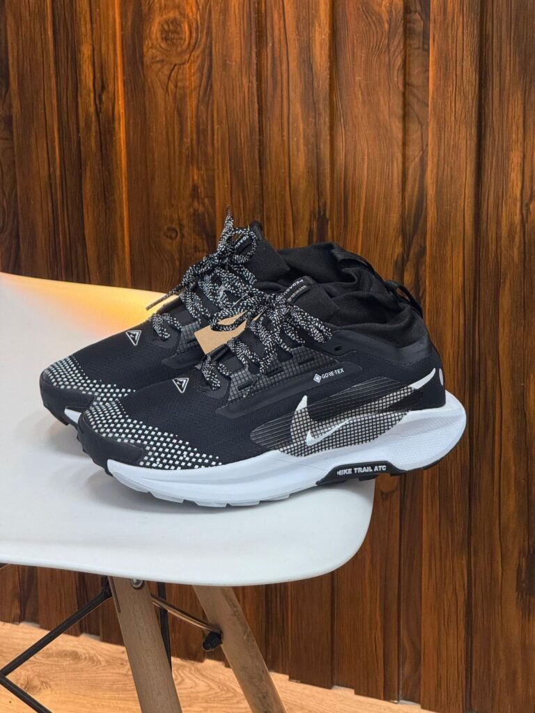 NK® Pegasus Trail 5 GTX "Black / White"