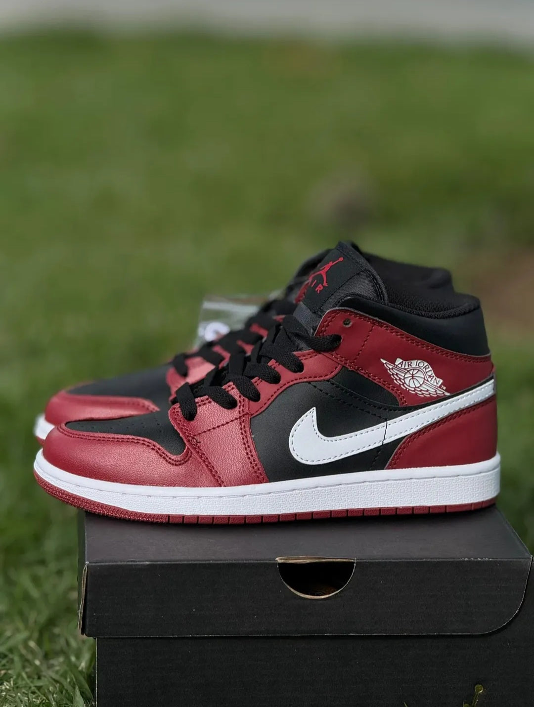 NK® AIR JORDAN 1 Mid Se BLACK + RED