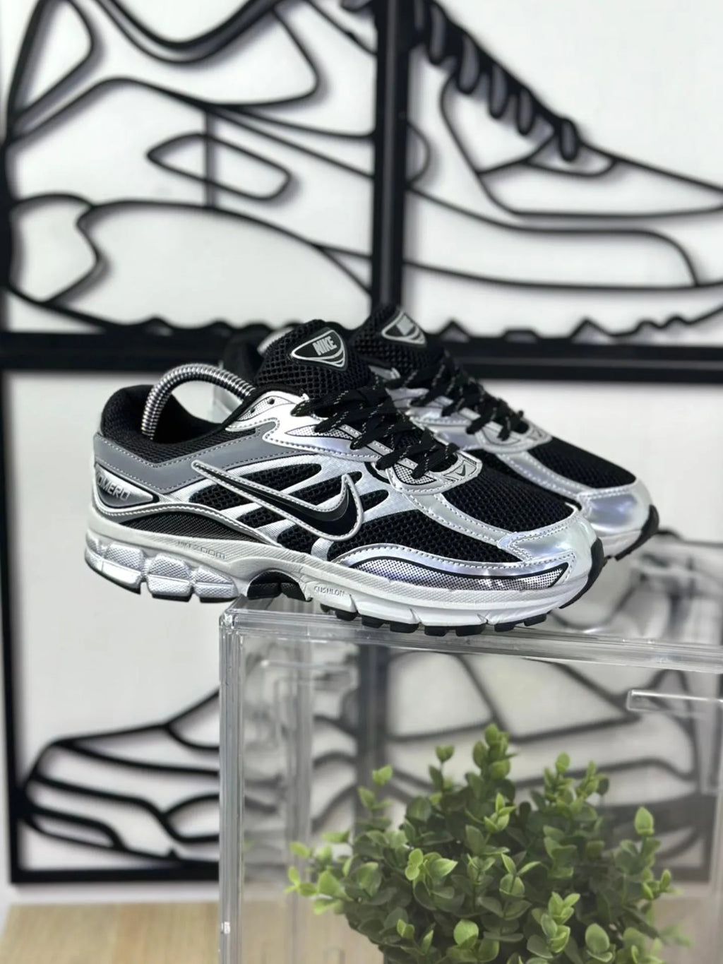 NK® VOMERO BLACK PLATINUM