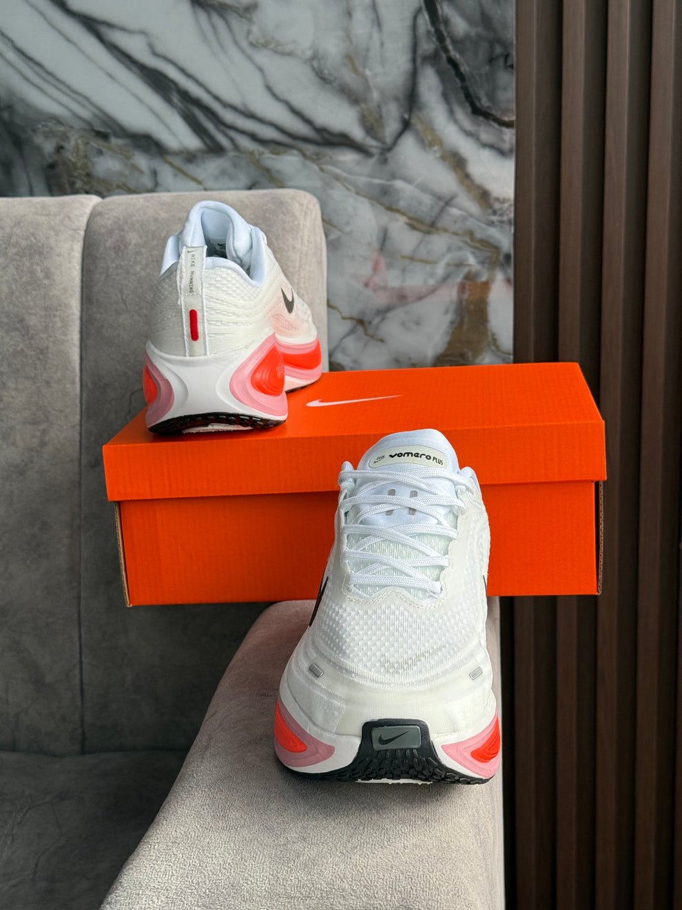 NK® VOMERO PLUS WHITE ORANGE