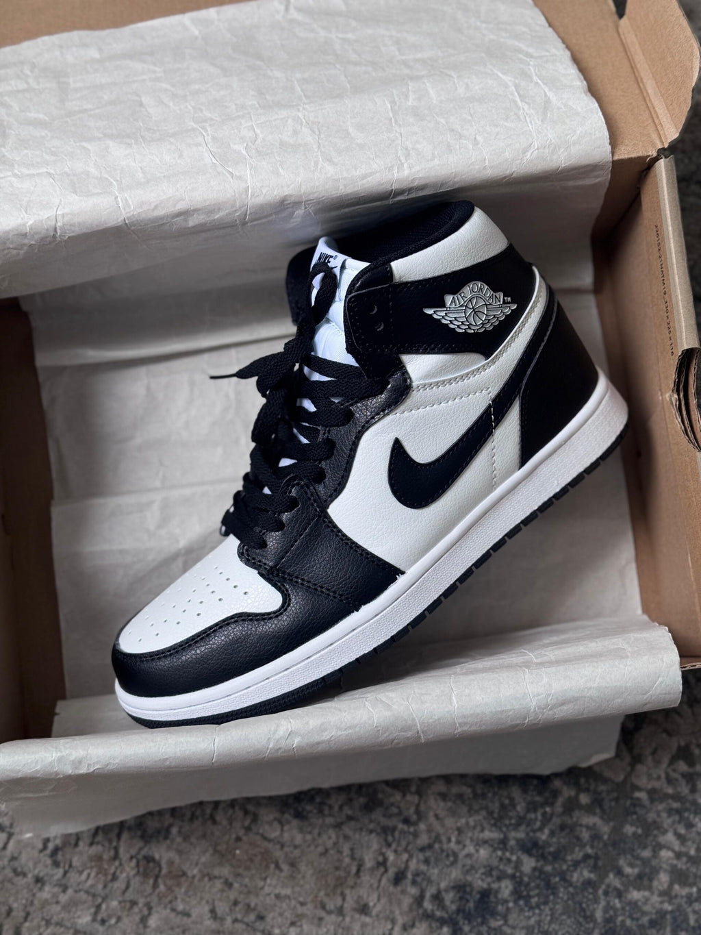 NK® Air JRDN Retro 1 High "Black / White"