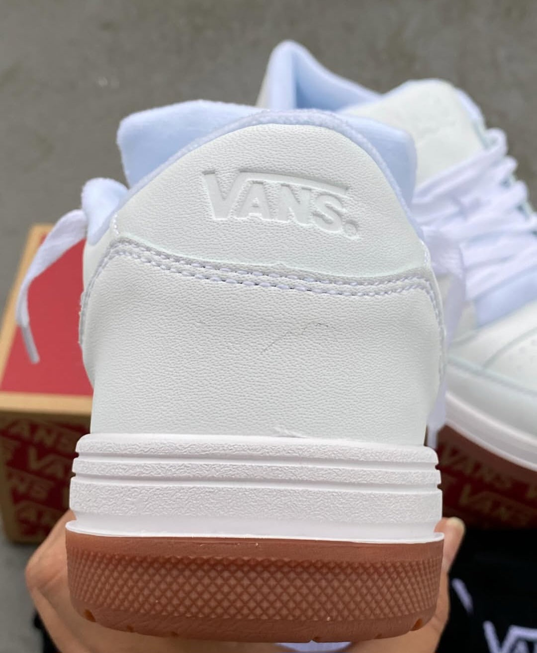VNS® Retro Skate "White / Gum"