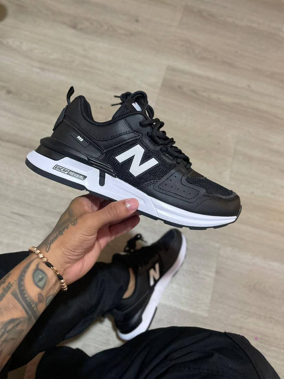 NB® 999 "Black / White"