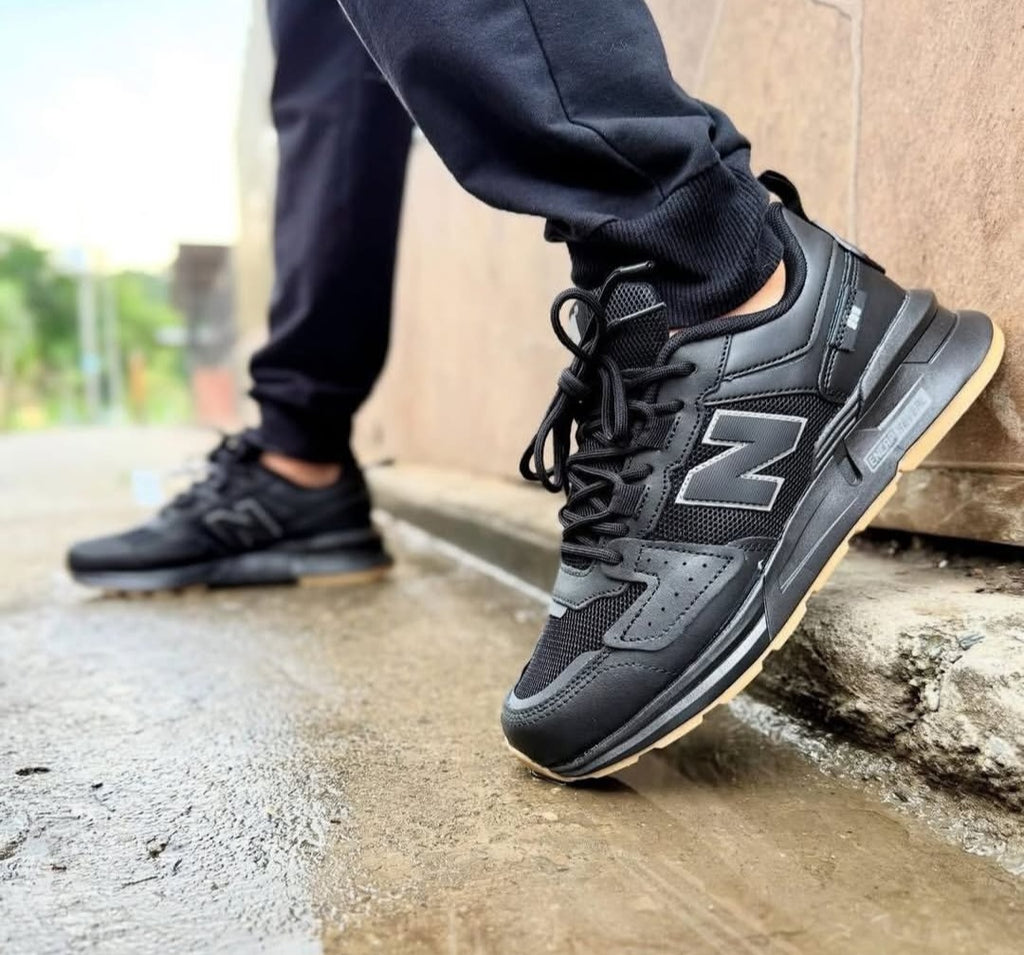 NB® 999 "Black / Gum"