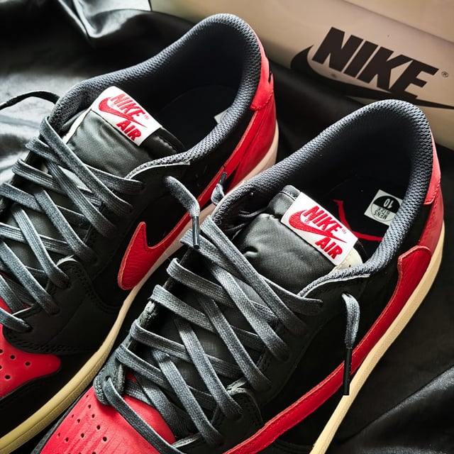 NK® Air JRDN 1 Low OG x Travis Scott "Red"