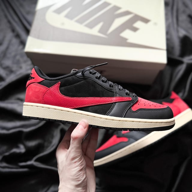 NK® Air JRDN 1 Low OG x Travis Scott "Red"