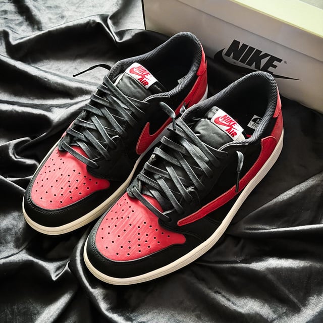 NK® Air JRDN 1 Low OG x Travis Scott "Red"