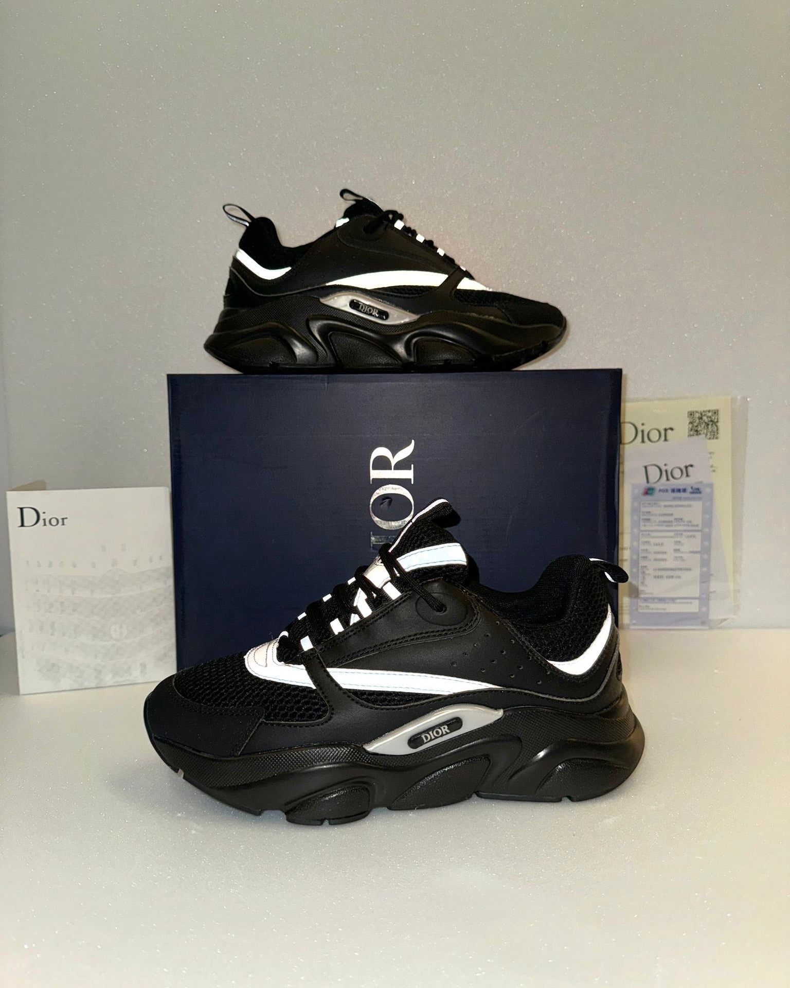 DR® B22 Sneaker "Black / White"