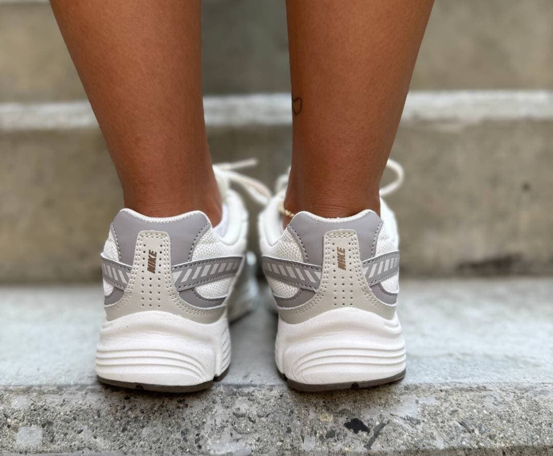 NK® Initiator "White Metallic Silver"