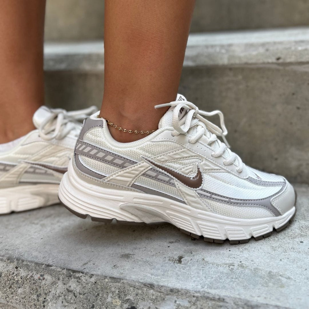 NK® Initiator "White Metallic Silver"