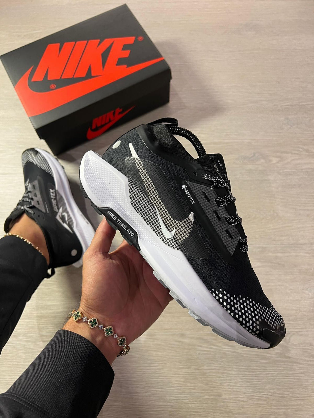 NK® Pegasus Trail 5 GTX "Black / White"