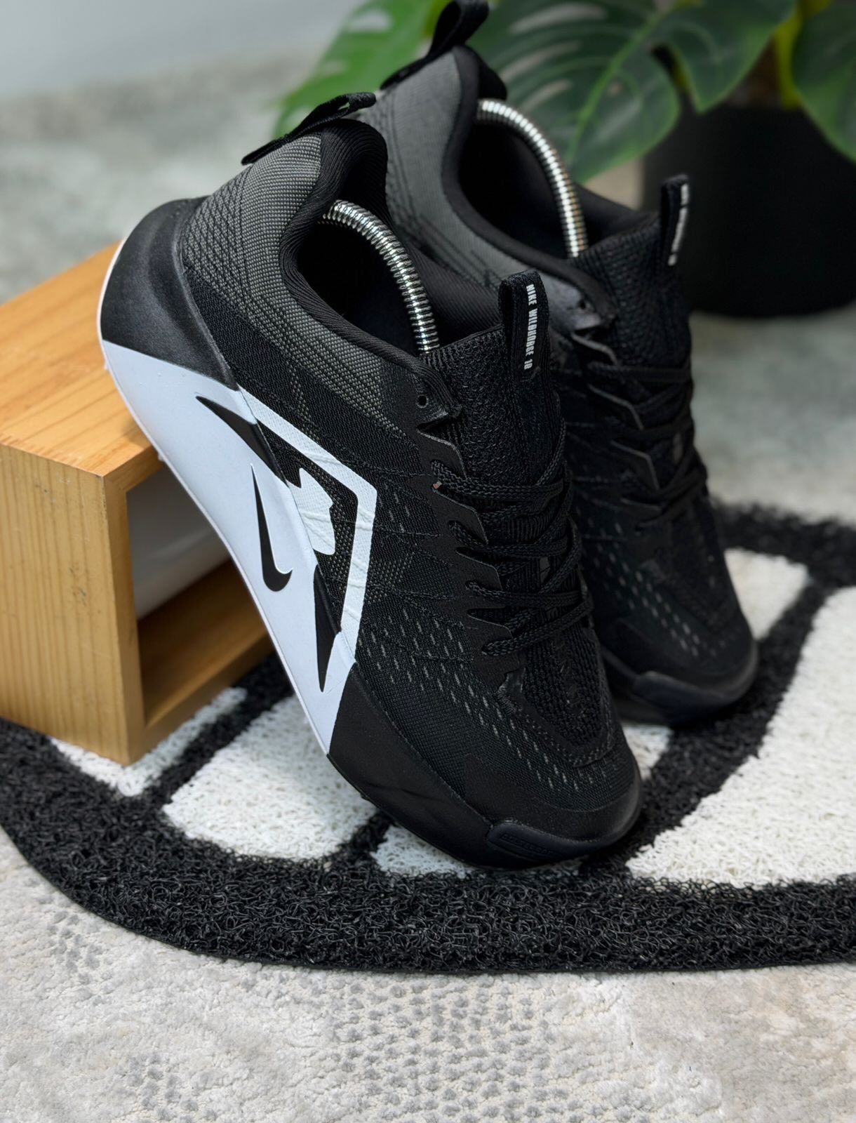NK® Trail Sonora "White / Black"