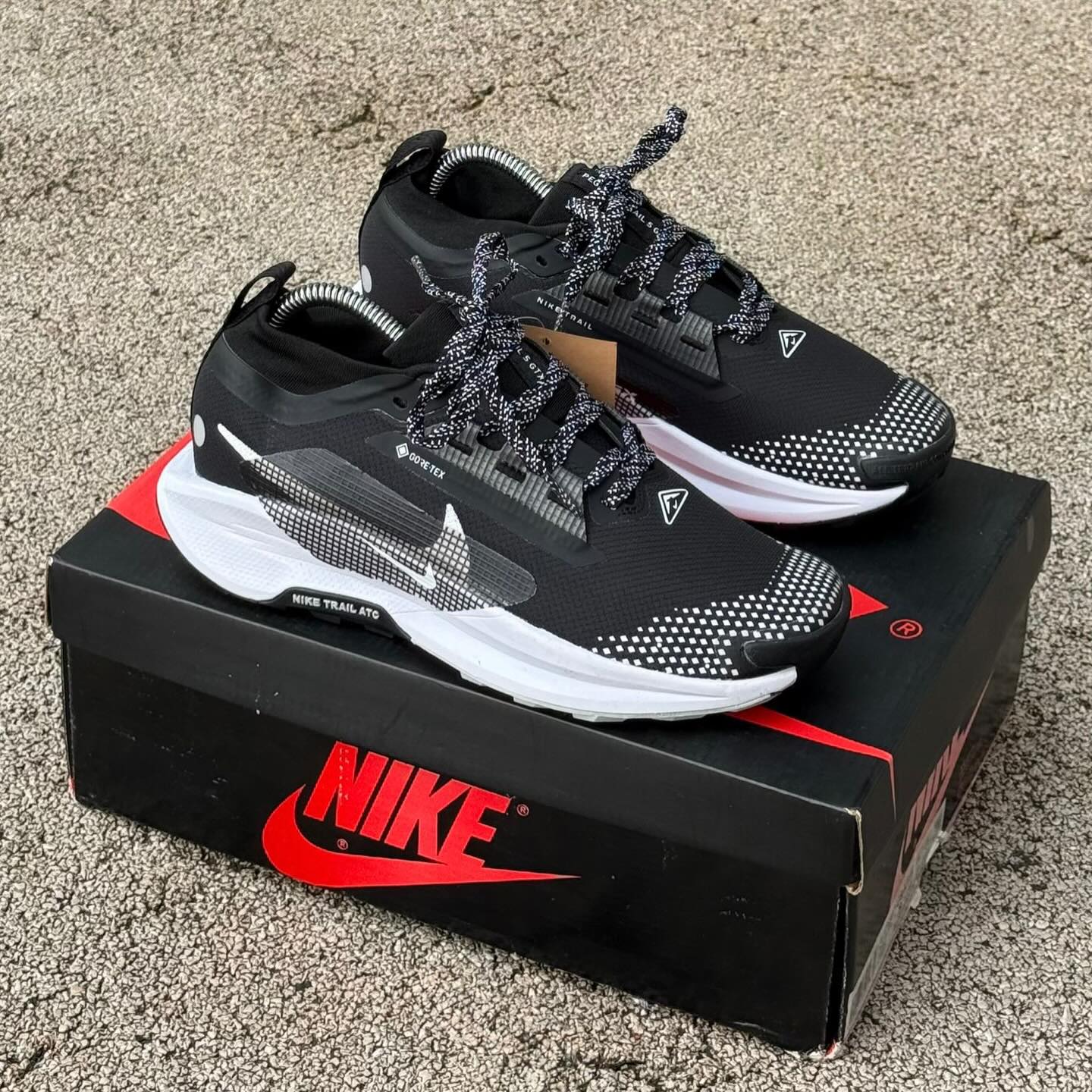 NK® Pegasus Trail 5 GTX "Black / White"