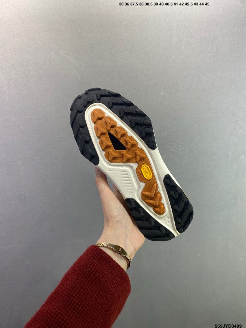 NK® ZoomX Zegama "Black/Gold"