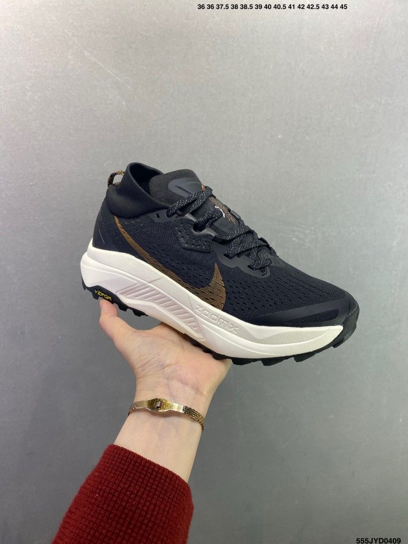 NK® ZoomX Zegama "Black/Gold"