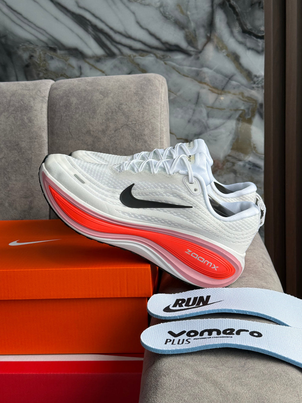 NK® VOMERO PLUS WHITE ORANGE