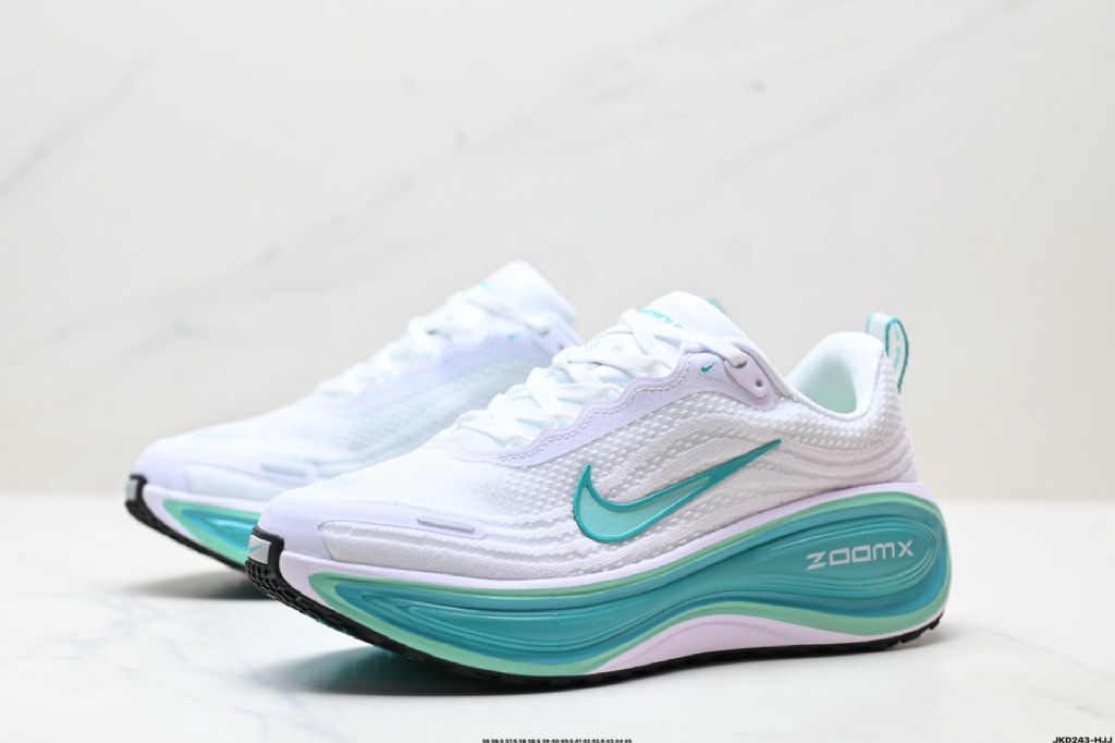 NK® VOMERO PLUS WHITE BLUE