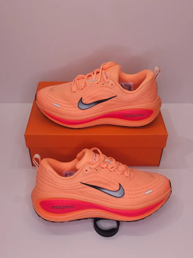 NK® VOMERO PLUS ORANGE